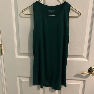 Athleta M Muscle Tee green 74% poly 19% Lyocell 7% spandex - great condition